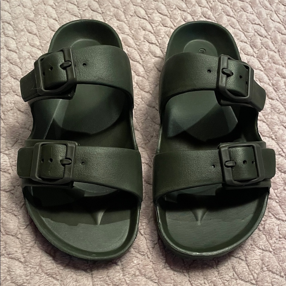 Goodfellow Men’s Two Strap Sandal - size 8